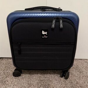 Mia Toro Platinum Mini Carry On Roller Suitcase in Blue